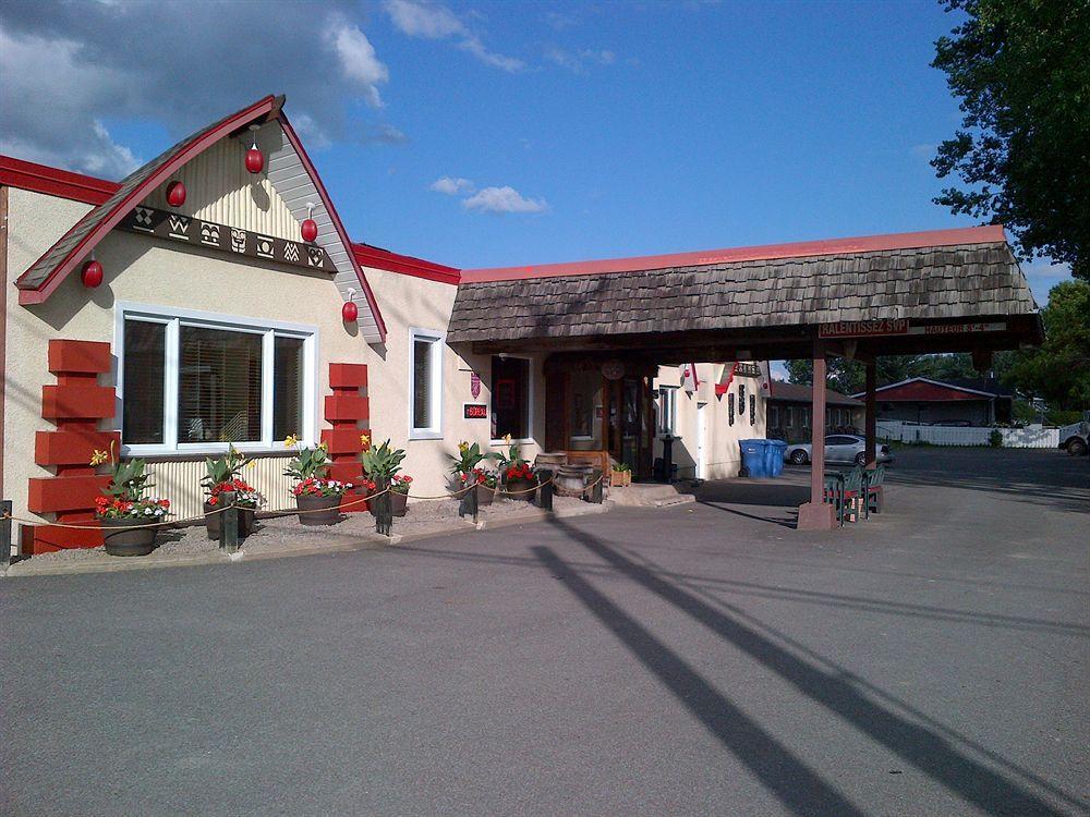 Hotel-Motel Coconut Труа-Ривьер Экстерьер фото